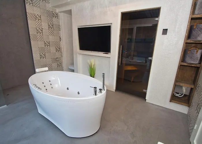 Casa Monkey With Sauna And Terrace بارنو